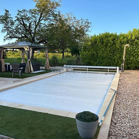 Jolie Villa Independante Climatisee 3 Chambres Tout Confort 6 Couchages, Piscine Chauffee 4 X 8 Disponible Selon Meteo De Mai A Fin Septembre, Jacuzzi 4 Places, Boulodrome Eclaire, Ping-Pong, Wifi, Proche Commerces Animaux Domestiques Sur Demande Bretenoux Extérieur photo