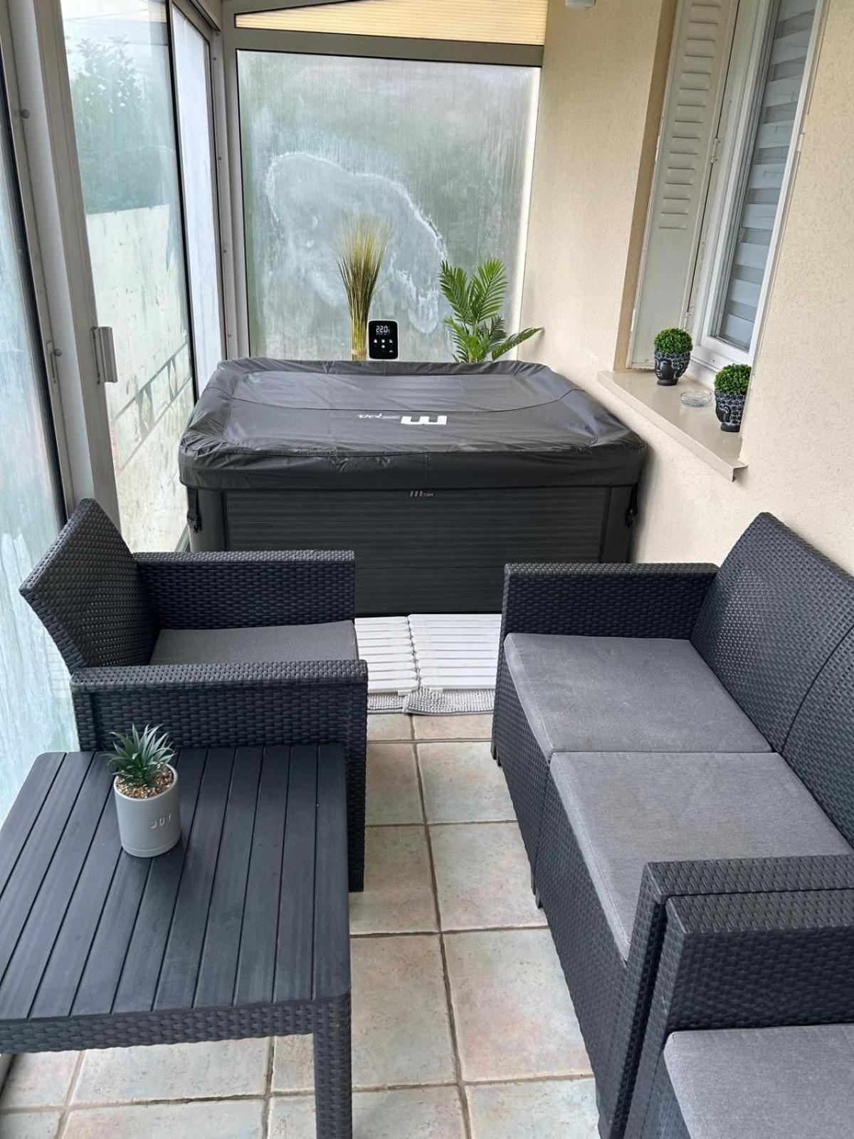 Jolie Villa Independante Climatisee 3 Chambres Tout Confort 6 Couchages, Piscine Chauffee 4 X 8 Disponible Selon Meteo De Mai A Fin Septembre, Jacuzzi 4 Places, Boulodrome Eclaire, Ping-Pong, Wifi, Proche Commerces Animaux Domestiques Sur Demande Bretenoux Extérieur photo