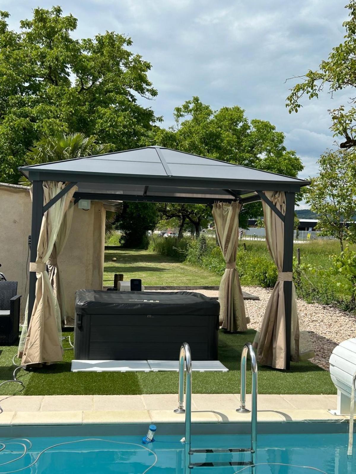Jolie Villa Independante Climatisee 3 Chambres Tout Confort 6 Couchages, Piscine Chauffee 4 X 8 Disponible Selon Meteo De Mai A Fin Septembre, Jacuzzi 4 Places, Boulodrome Eclaire, Ping-Pong, Wifi, Proche Commerces Animaux Domestiques Sur Demande Bretenoux Extérieur photo
