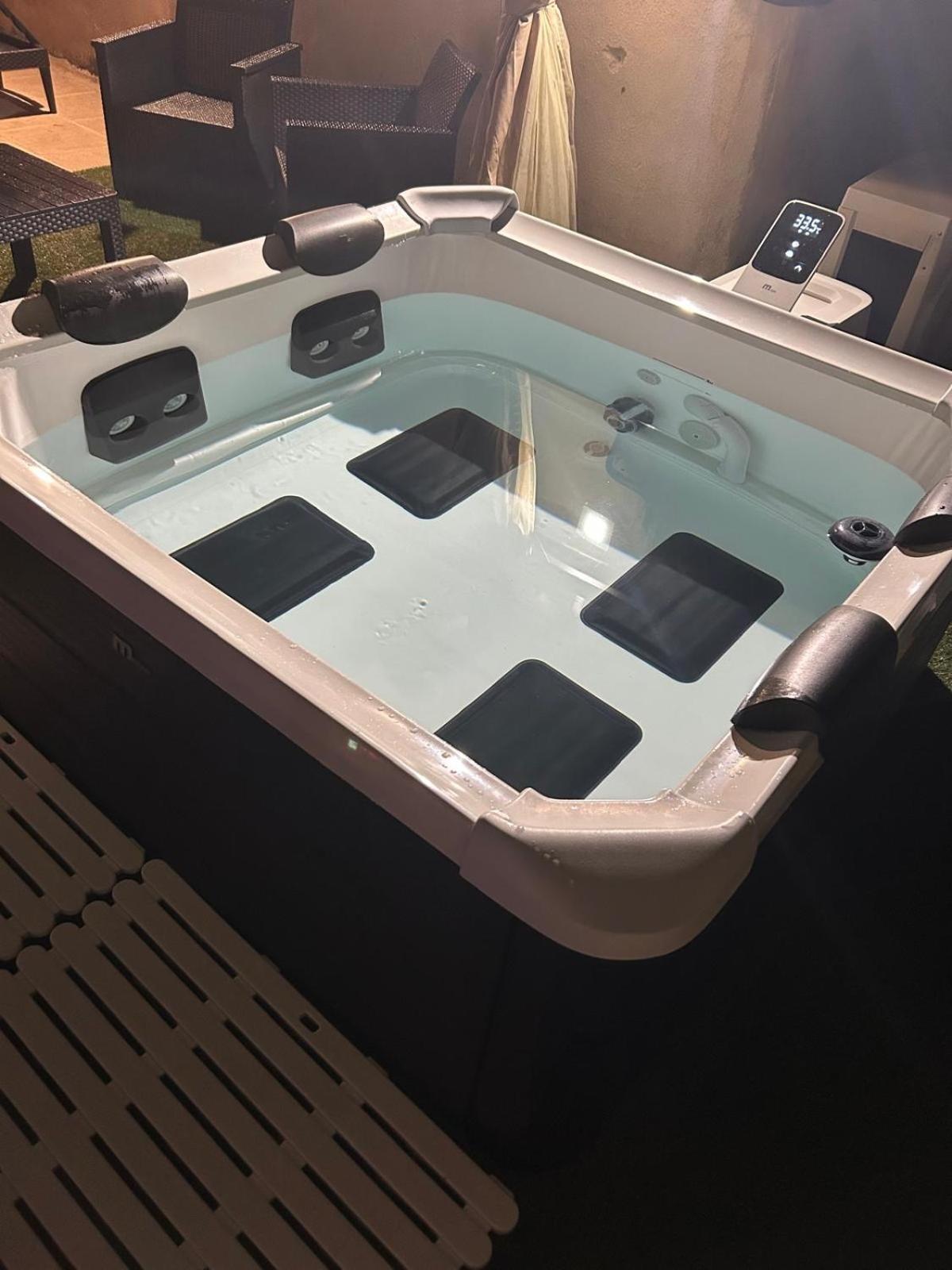 Jolie Villa Independante Climatisee 3 Chambres Tout Confort 6 Couchages, Piscine Chauffee 4 X 8 Disponible Selon Meteo De Mai A Fin Septembre, Jacuzzi 4 Places, Boulodrome Eclaire, Ping-Pong, Wifi, Proche Commerces Animaux Domestiques Sur Demande Bretenoux Extérieur photo